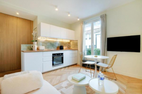 Suite Deluxe 1 by Les Maisons de Charloc Homes
